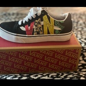Brand New Vans Multi- Color

$40
SZ: 6.5
